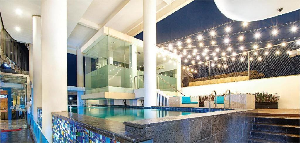 Blue Sky Hotel Petamburan Jakarta Eksteriør billede